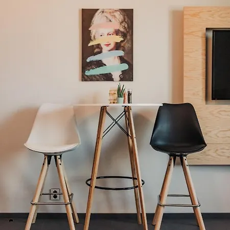Beautiful New Studio, 400m From The Square *